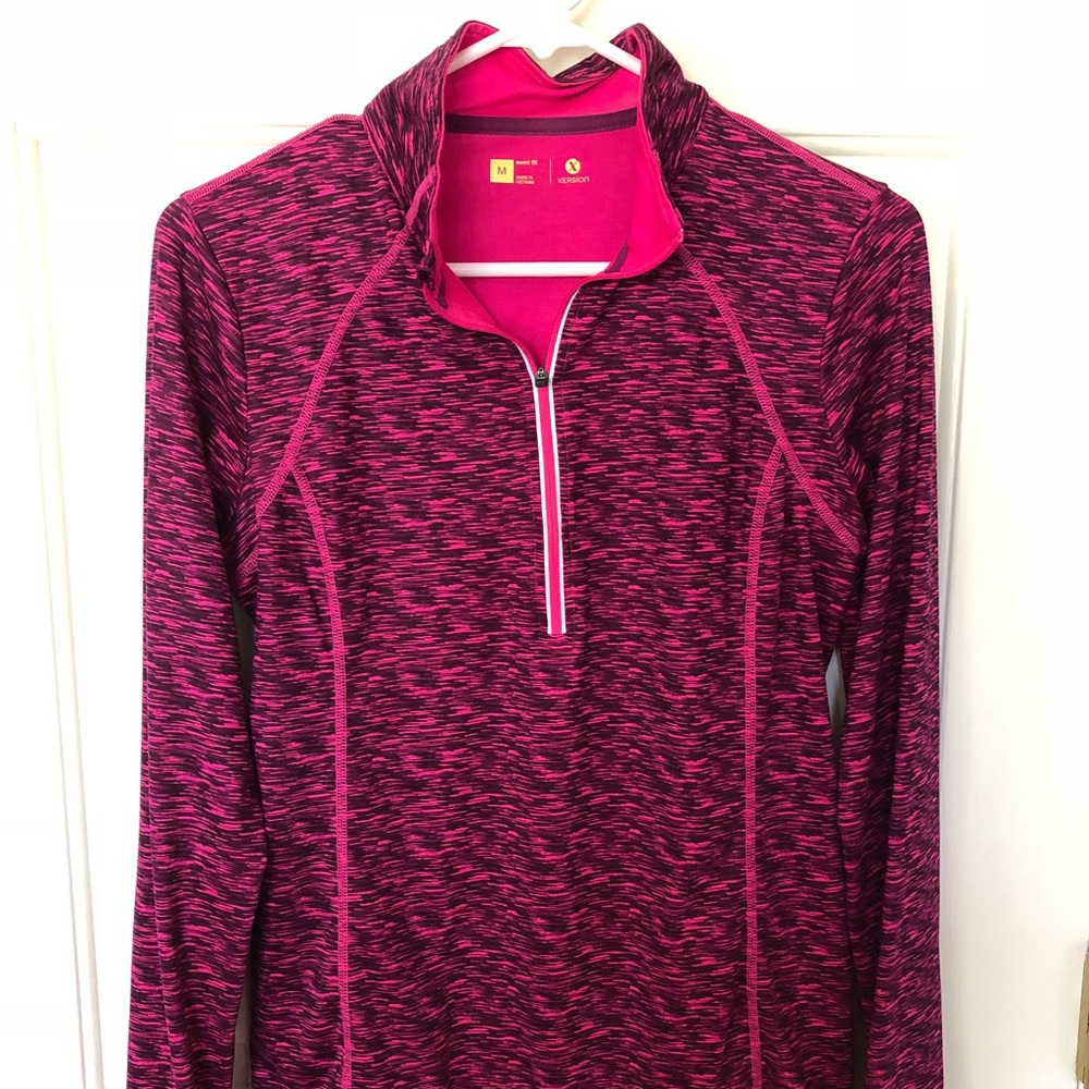 ATHLETIC TOP, SIZE MEDIUM